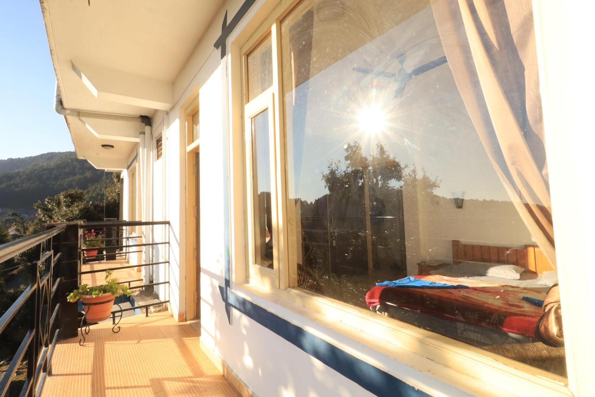 Oasis Guest House Bhagsu D'Shala Dharamshala Exterior foto